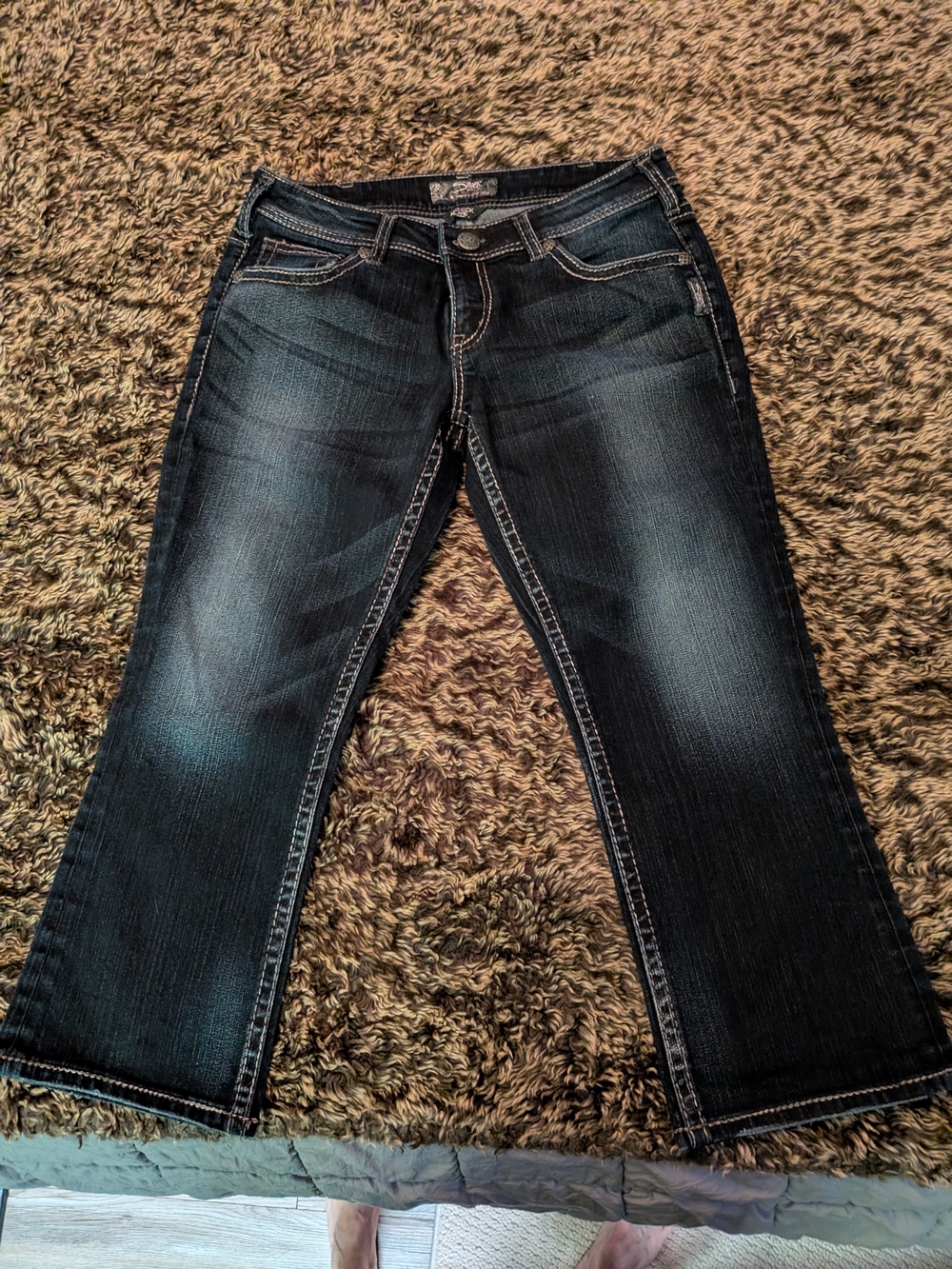 Silver Jeans Women’s Dark Blue No Kick Flare Capris - Picture 2 of 5